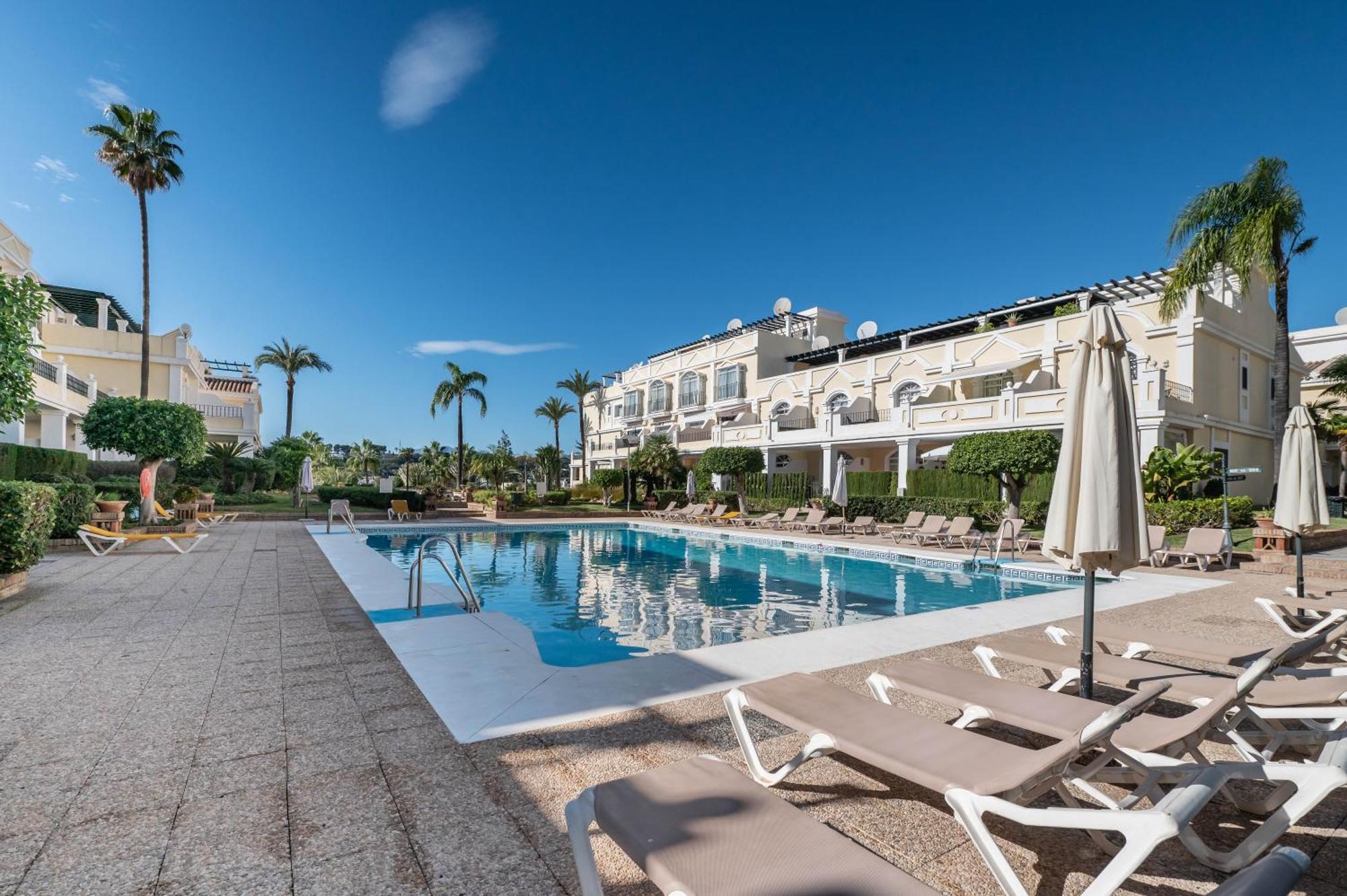 Apartment Calma House Aloha Gardens By Vps